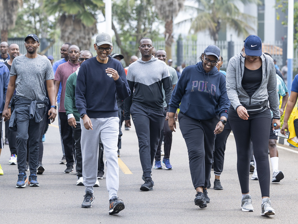 Le président Kagame et son épouse ont rejoint les Rwandais dans le sport mensuelle