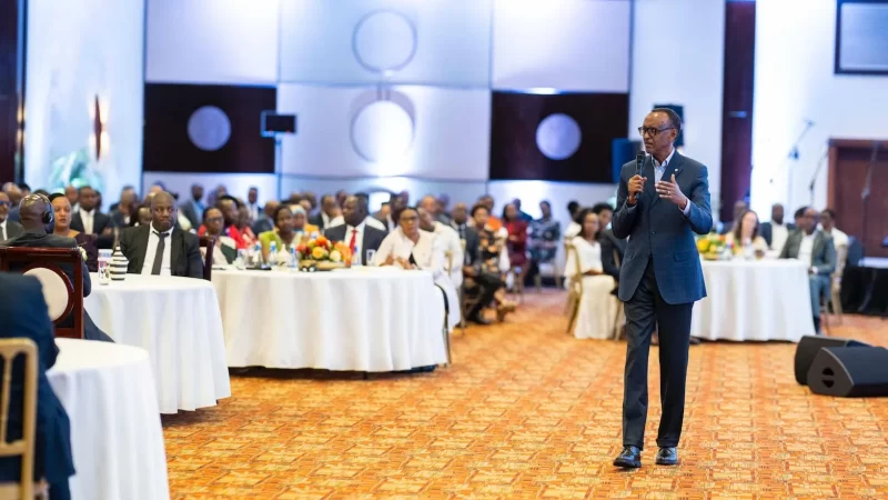 Perezida Kagame yagize icyo avuga ku mashusho y’urukozasoni amaze iminsi avugwa mu rubyiruko